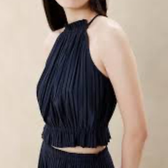 Banana Republic Factory Navy Pleated Cropped Halter‎ Top size Large - Picture 1 of 7